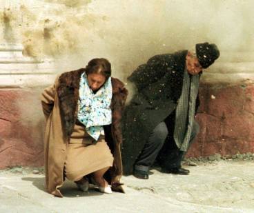 Vợ chồng Tổng Bí Thư Đảng Cộng Sản Lỗ Ma Ni, Ceausescu, bị Xử Tử ngày 25/12/1989.